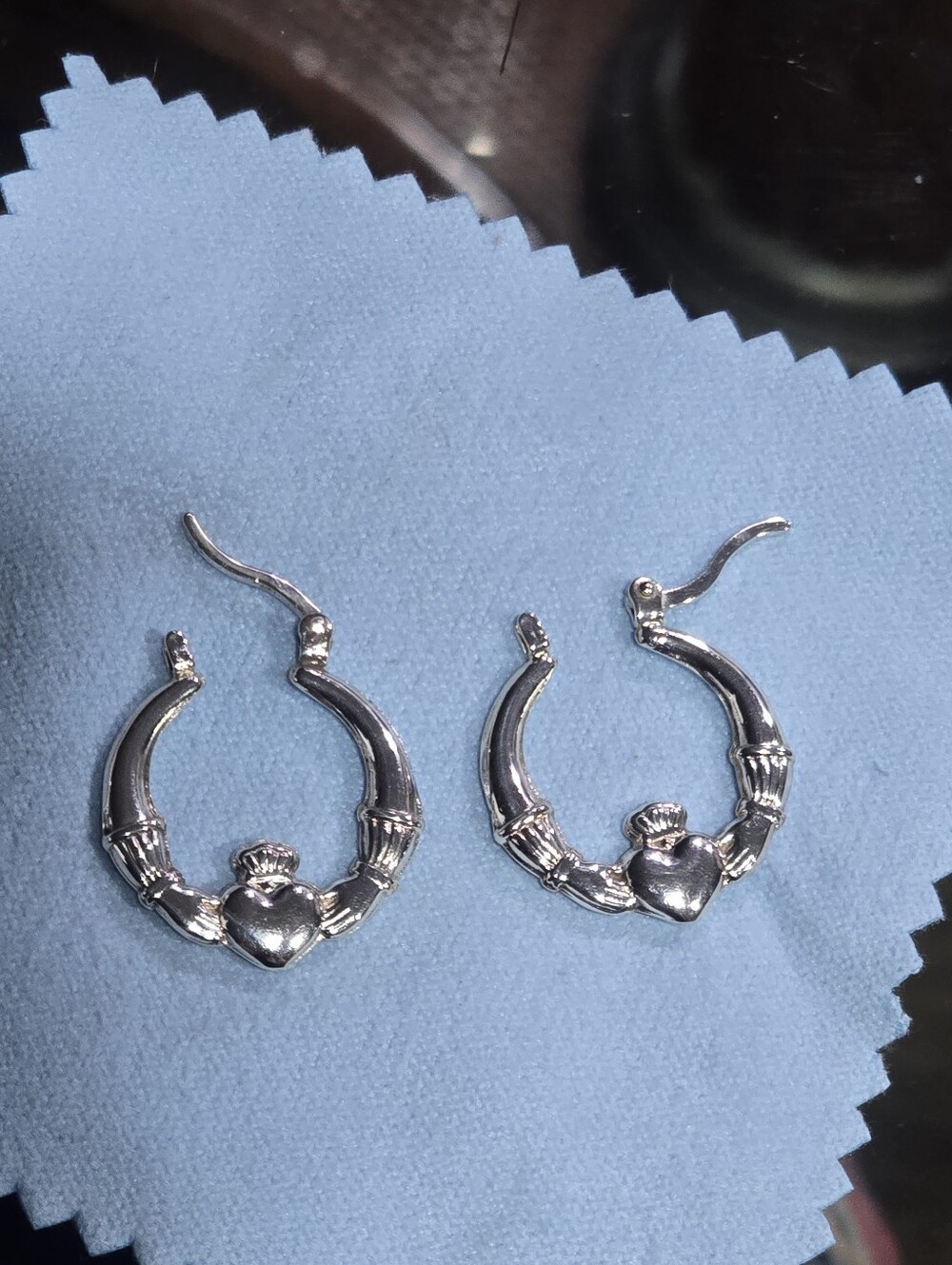 925 Silver Irish Claddagh Hoop Earrings - Picture 2 of 8